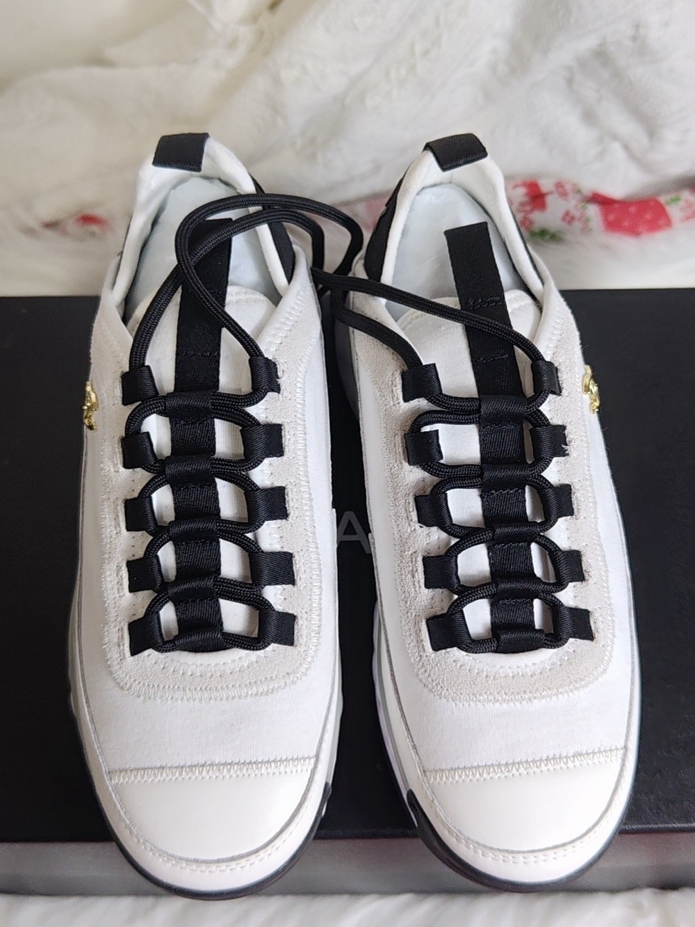 Good CHANEL White and Black Low-Top Lace-Up Sneakers with Gold Logo